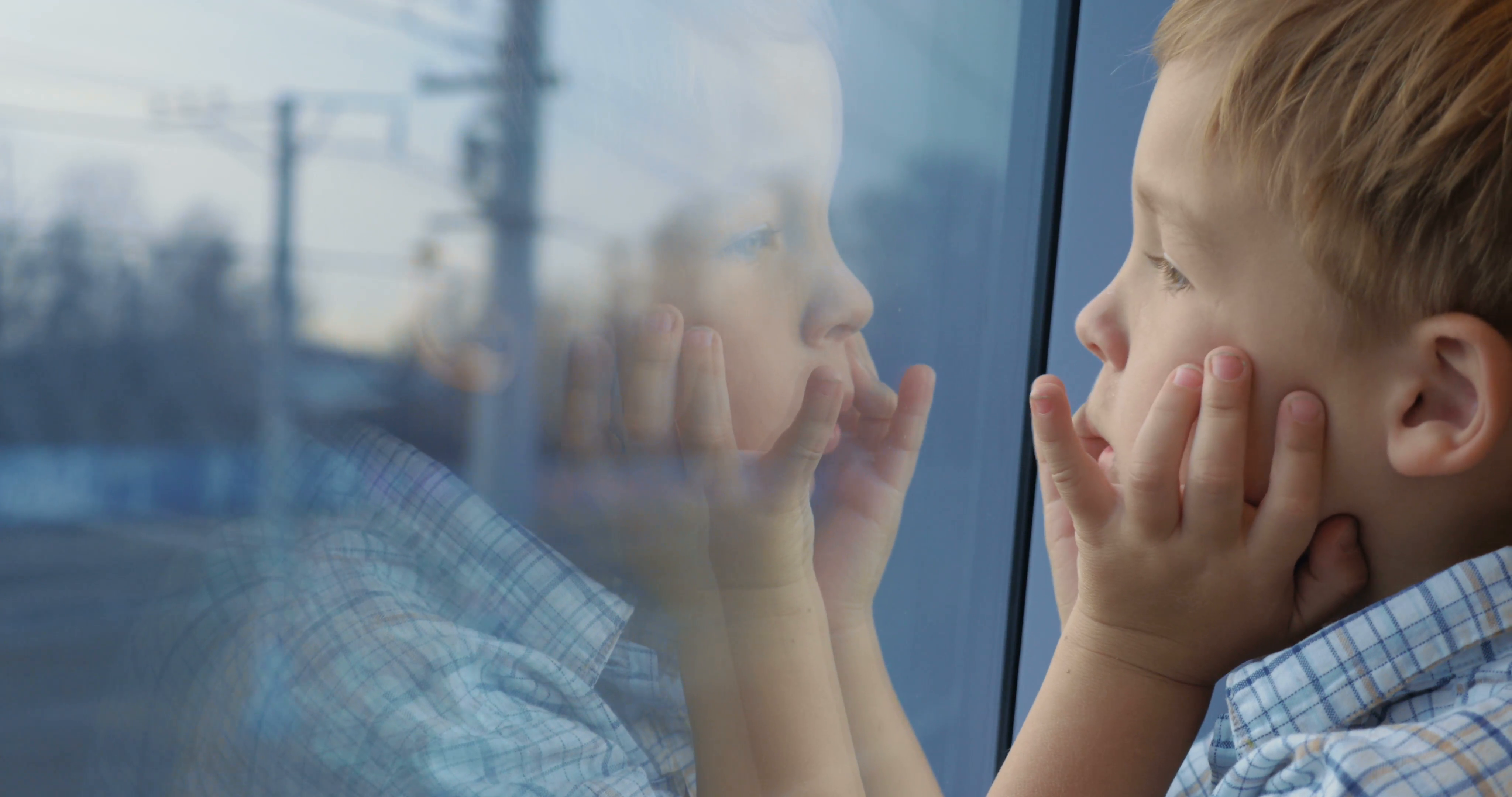 Boy Looking Out Window PNG - 166398
