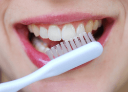 Dent et brosse à dents