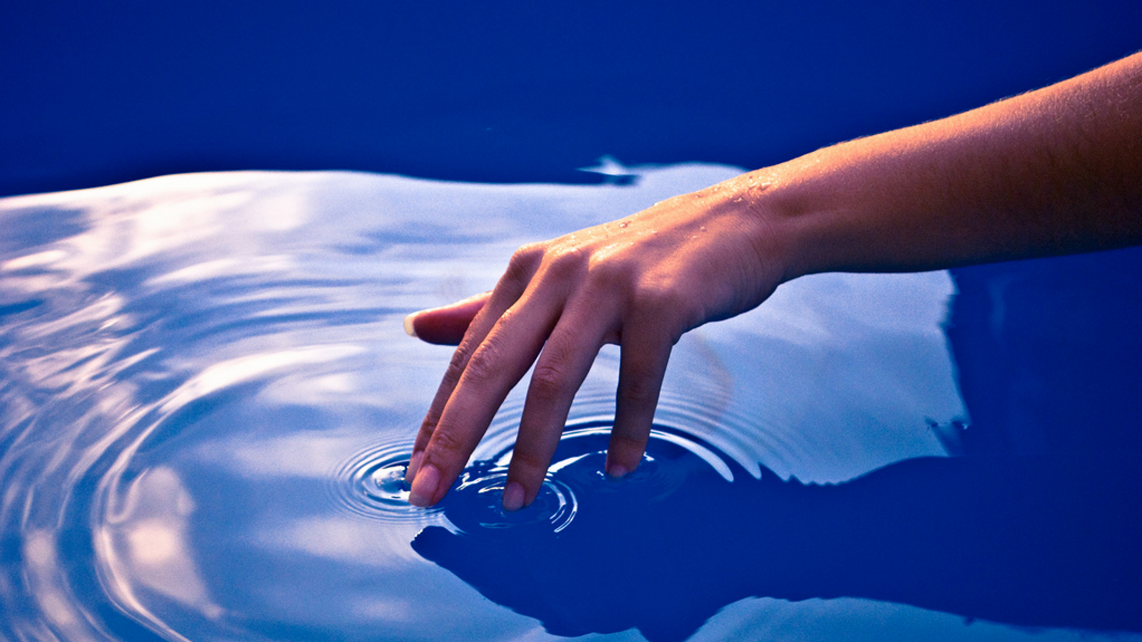 hand-touching-water-hd.png (1
